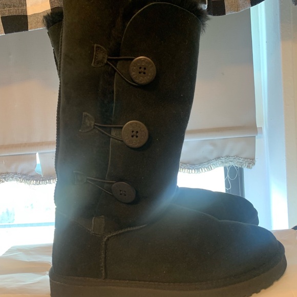 UGG Australia Bailey Button Triplet II Boots - Picture 1 of 11